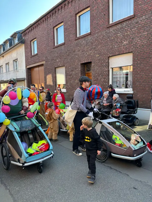 2025-Kindervilla-Brachelen-Tulpensonntagszug-17