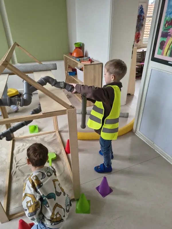 2026-Kindervilla-Brachelen-Großbaustelle-Außengelände-06